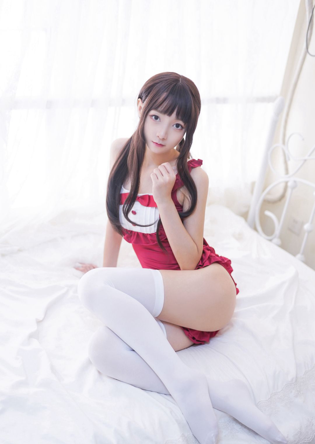 森萝财团白丝美女性感美腿大尺度Cosplay图(4)