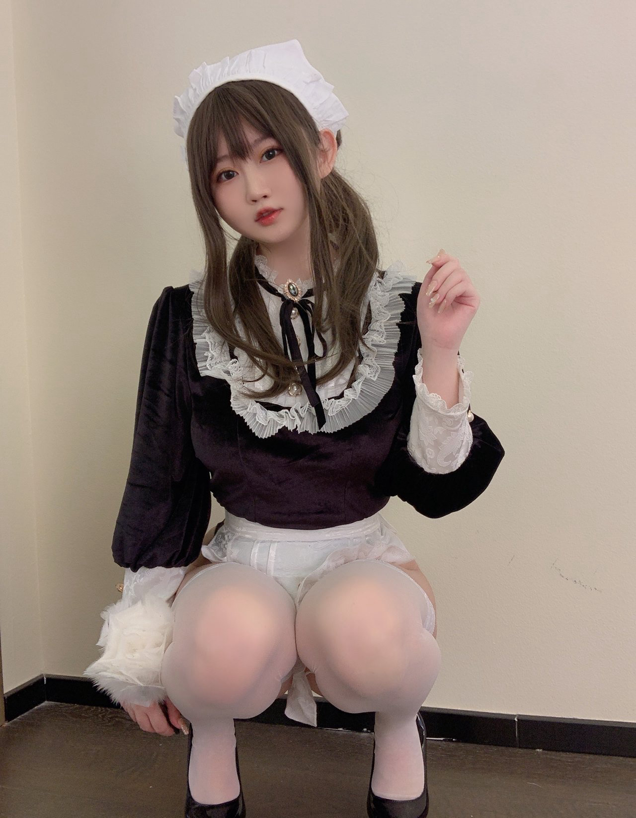 丰满cosplay女仆装妹子极品白丝私房写真无遮挡裸胸美女(7)