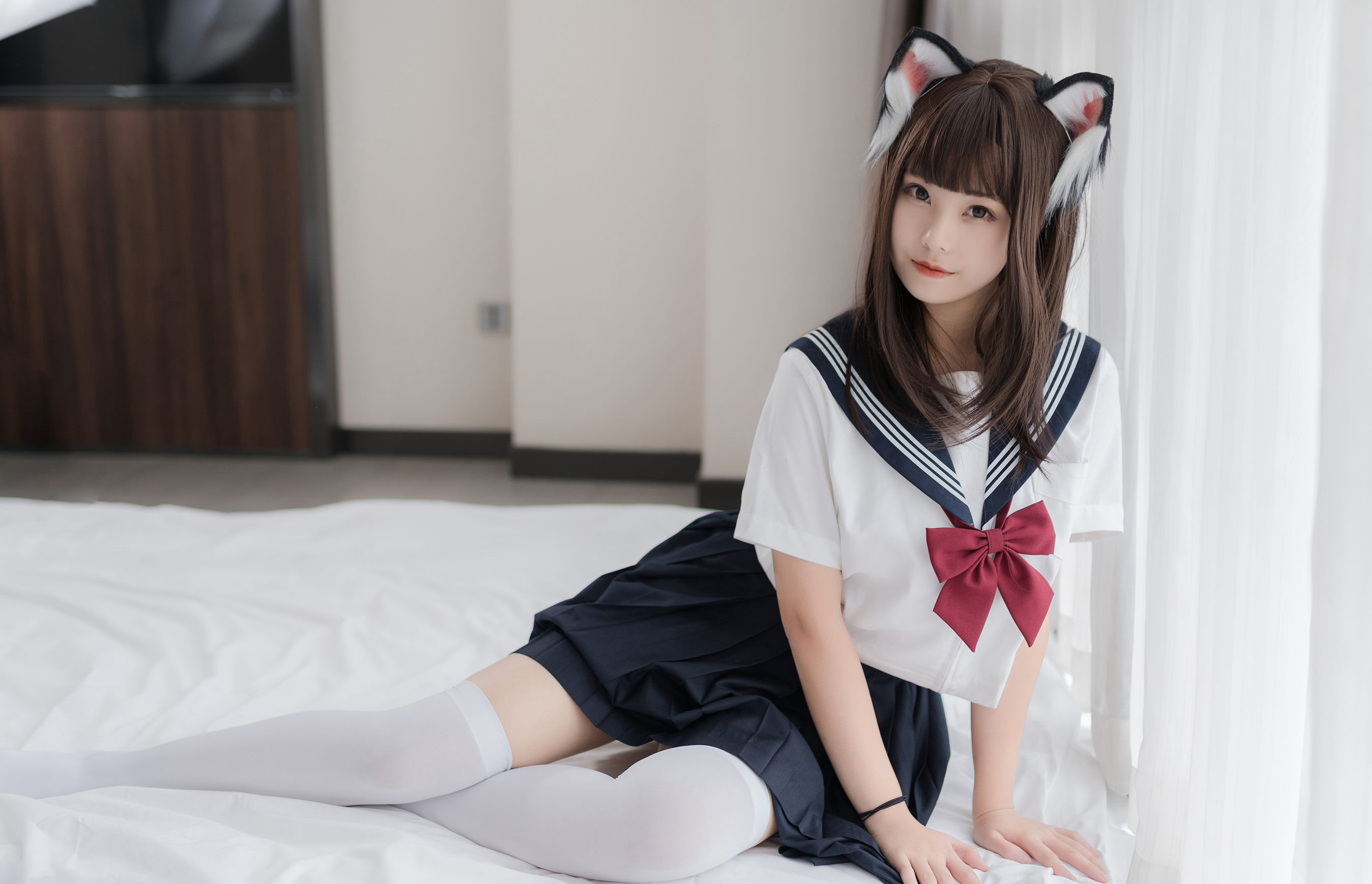 蜜汁猫裘COSPLAY极品白丝学生装性感超短裙美腿写真(4)