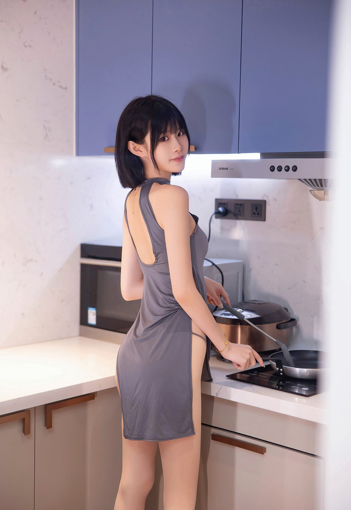 性感cosplay厨娘在线做饭风骚女仆大尺度私房照(7)