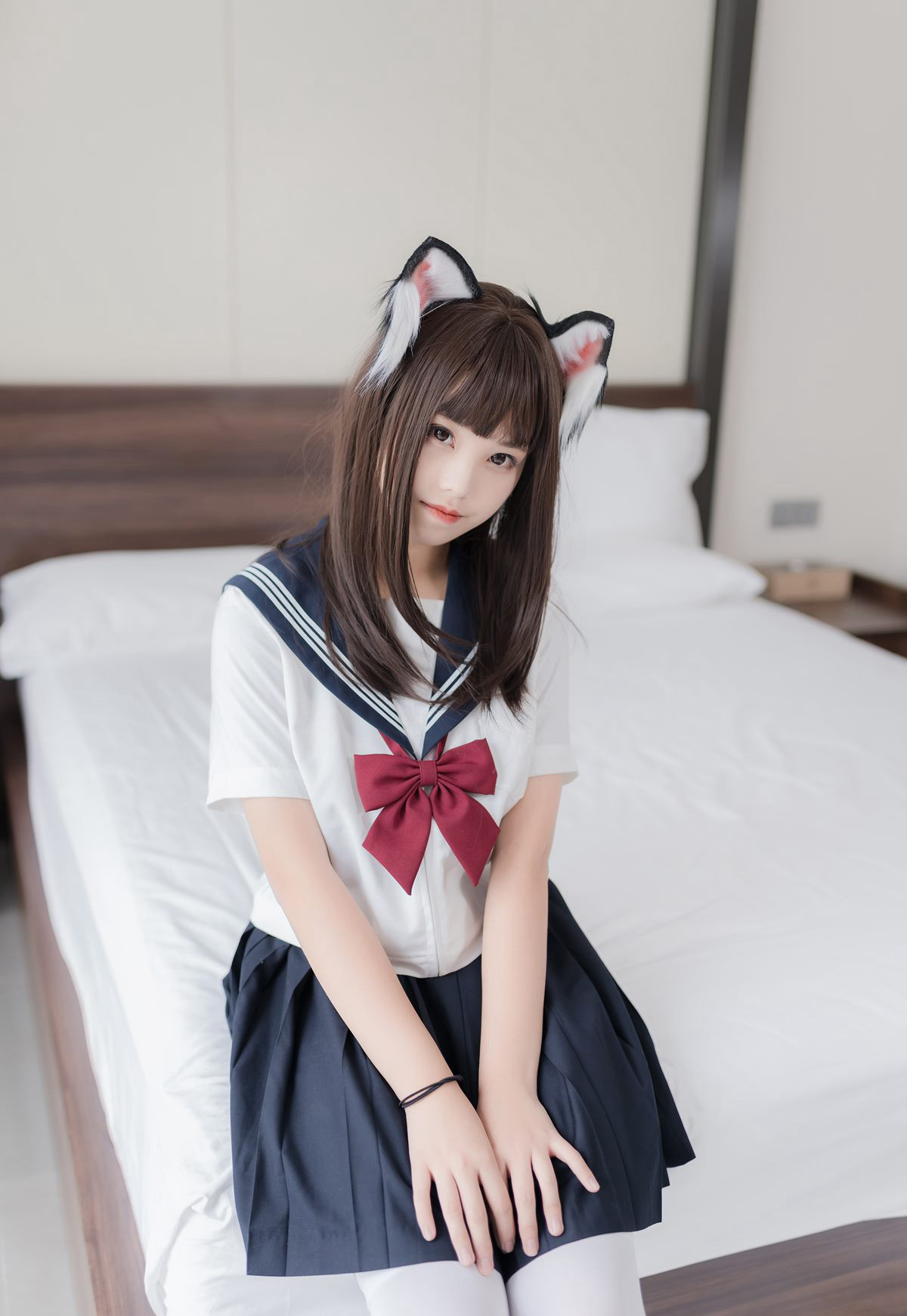 蜜汁猫裘COSPLAY极品白丝学生装性感超短裙美腿写真(18)