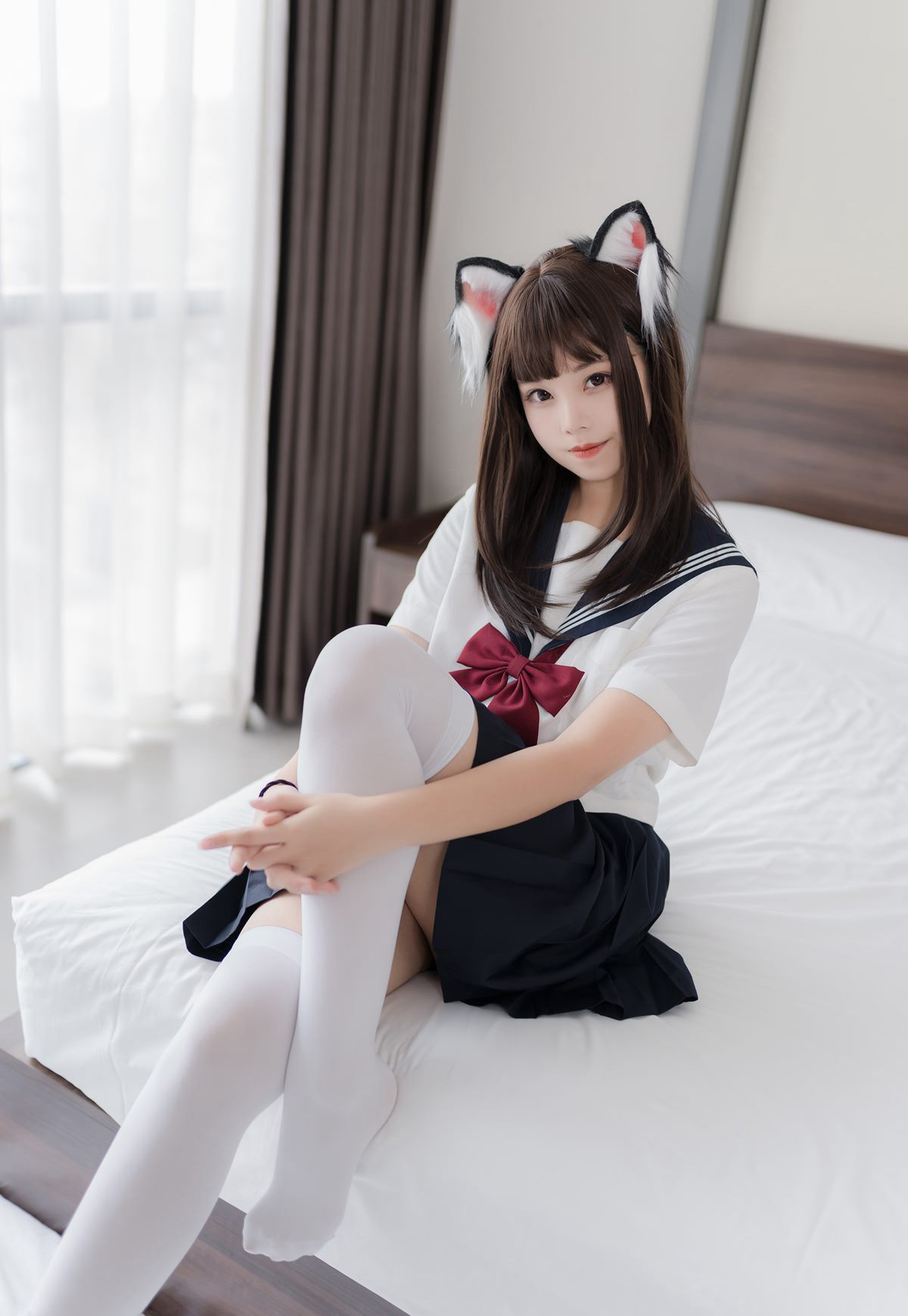 蜜汁猫裘COSPLAY极品白丝学生装性感超短裙美腿写真(14)