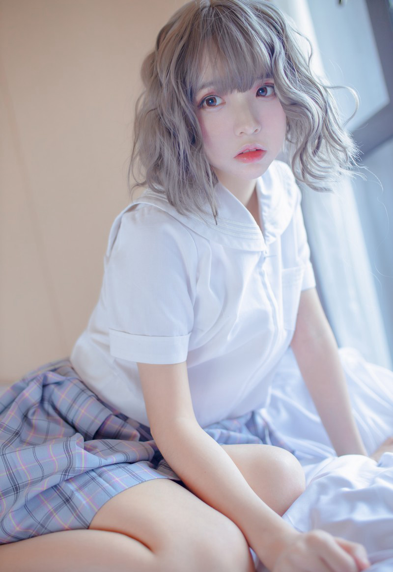 疯猫极品短发cosplay美女白丝袜JK制服高清套图(10)